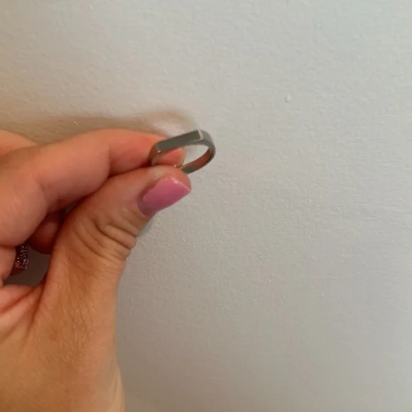 Dainty rectangle ring - Picture 2 of 2